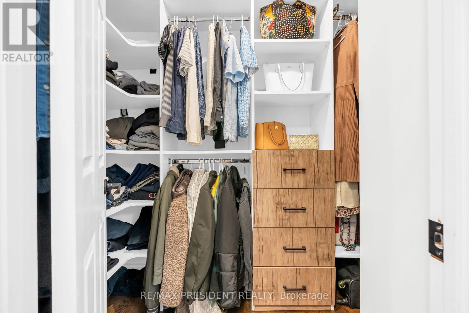 6200 Osprey Boulevard, Mississauga, ON - Indoor With Storage