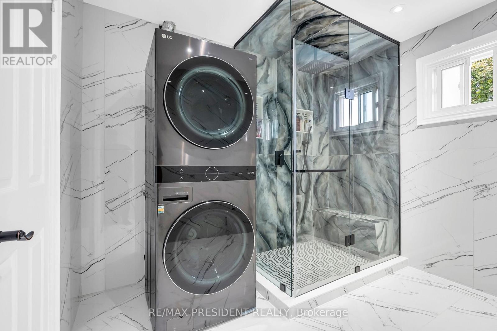 6200 Osprey Boulevard, Mississauga, ON - Indoor Photo Showing Laundry Room