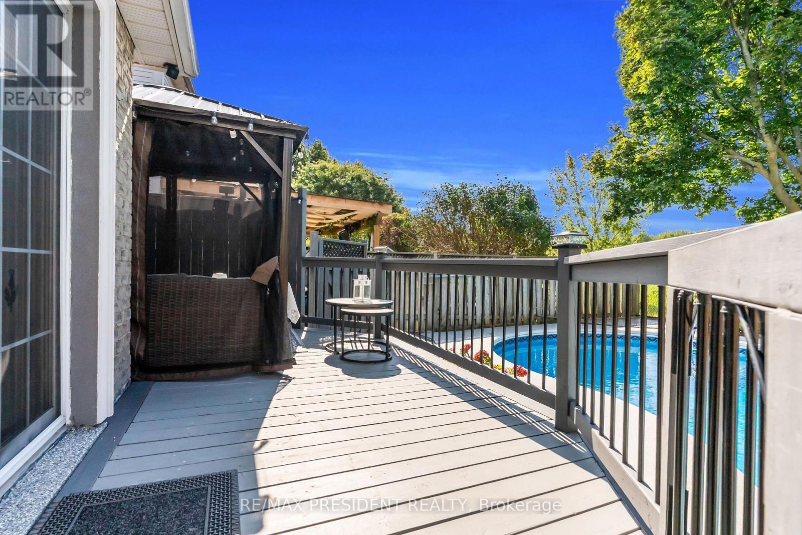 6200 Osprey Boulevard, Mississauga, ON - Outdoor With In Ground Pool With Deck Patio Veranda With Exterior