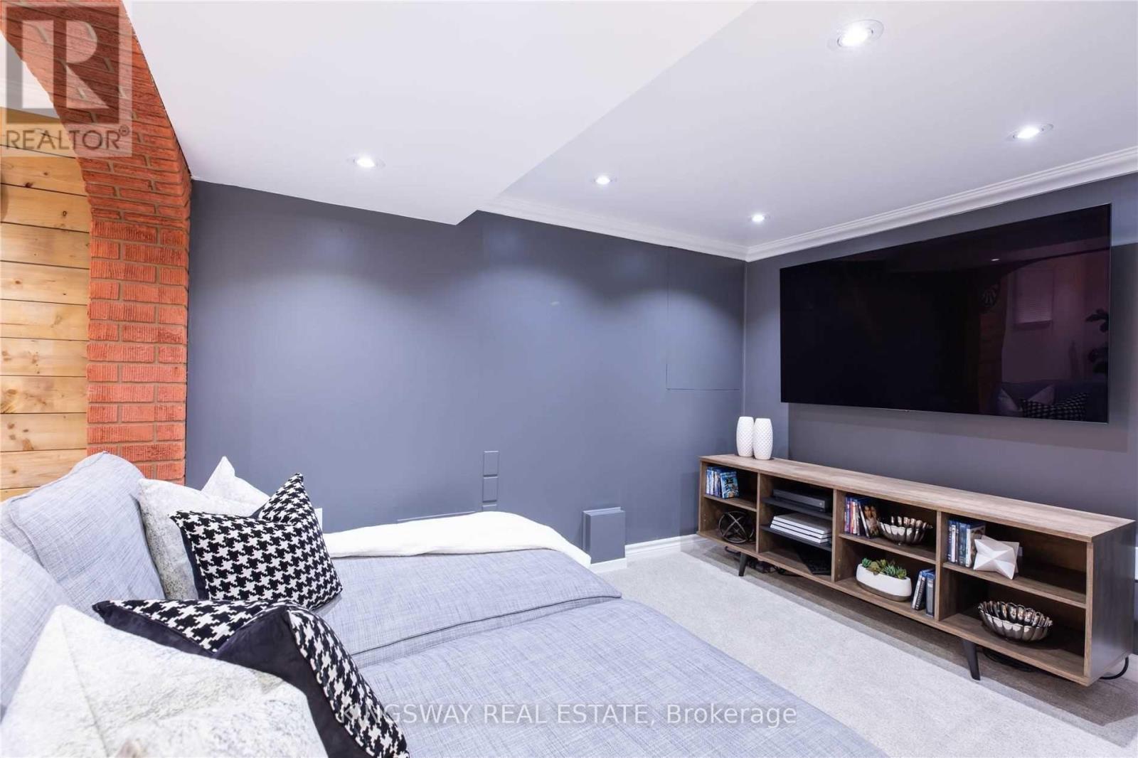 2594 Bromsgrove Road, Mississauga, ON - Indoor Photo Showing Bedroom