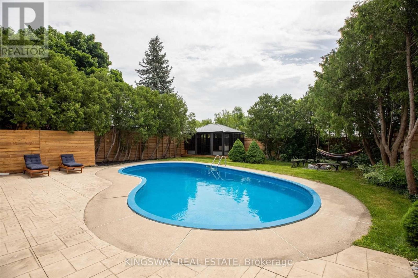 2594 Bromsgrove Road, Mississauga, ON - Outdoor With In Ground Pool With Backyard