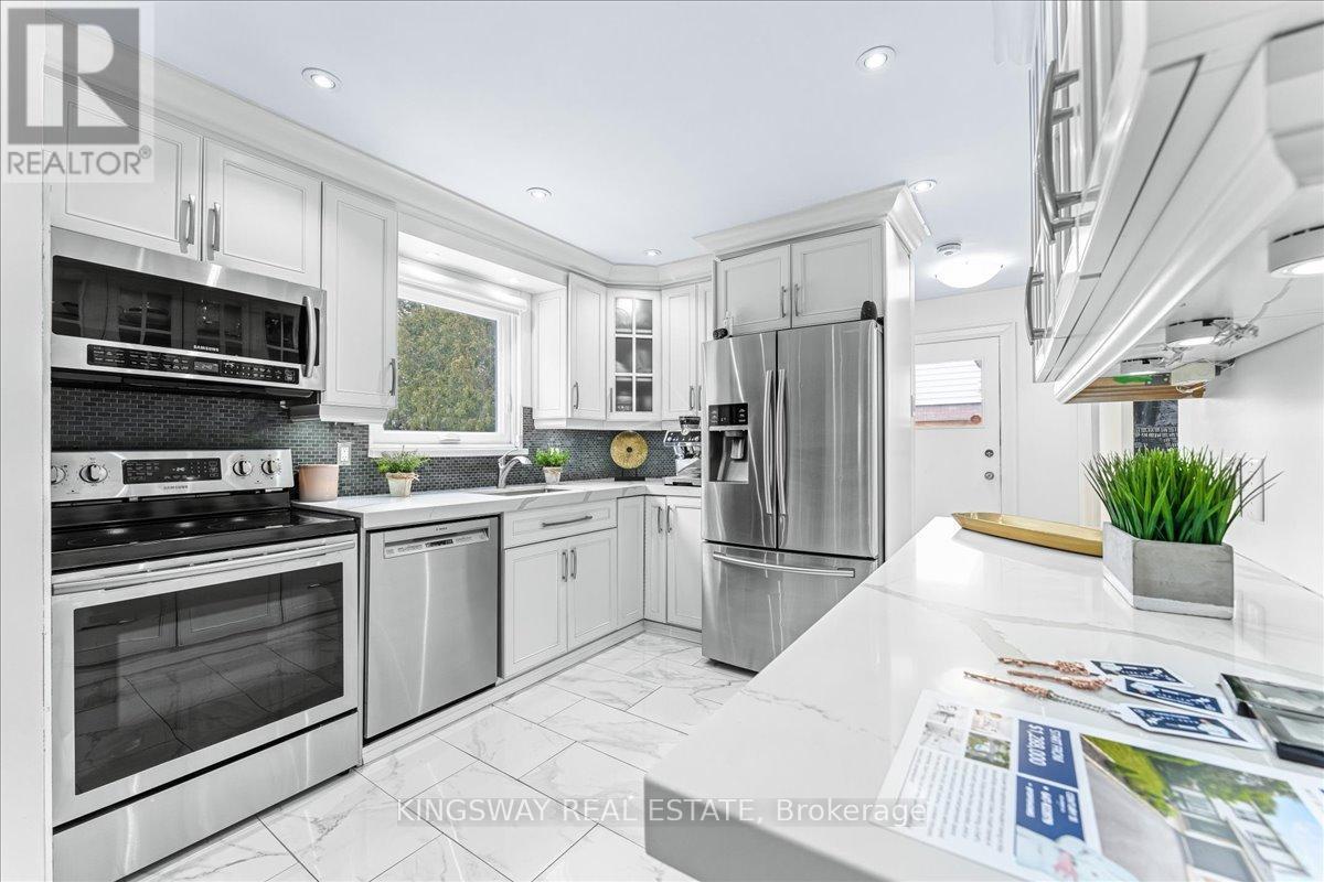 2594 Bromsgrove Road, Mississauga, ON - Indoor Photo Showing Kitchen