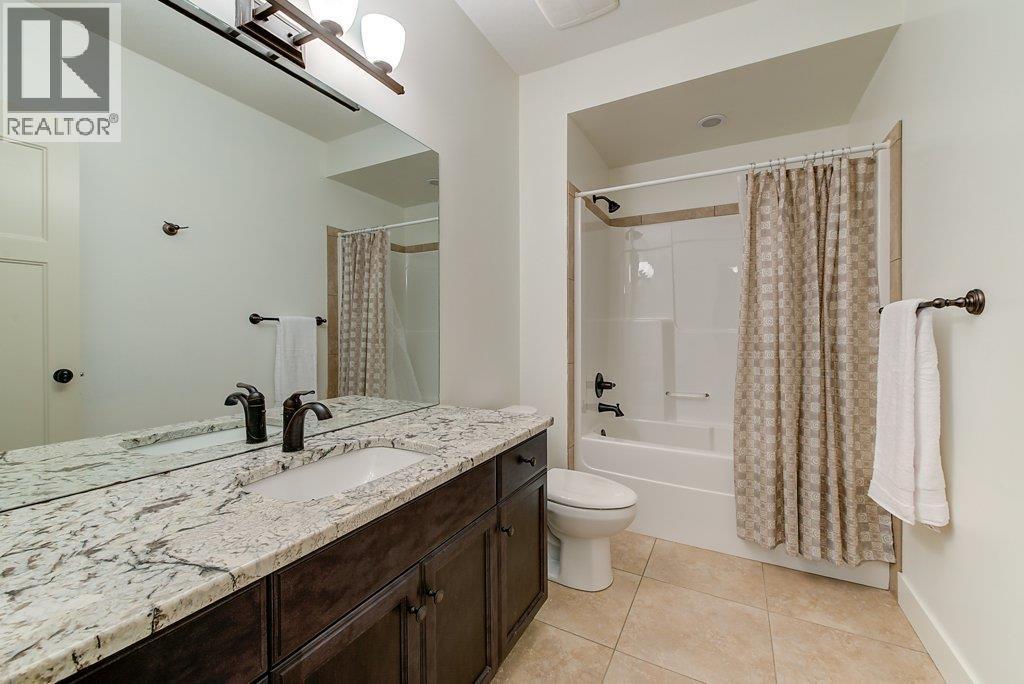 Basement Full Bath - 425 Audubon Court, Kelowna, BC - Indoor Photo Showing Bathroom