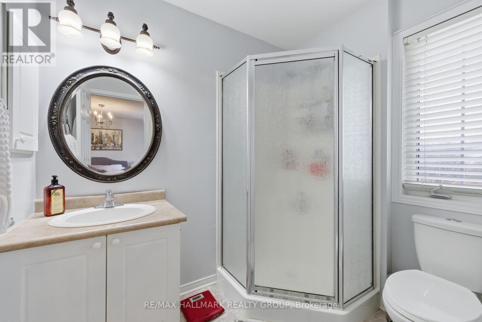 142 Inverkip Avenue, Ottawa, ON - Indoor Photo Showing Bathroom