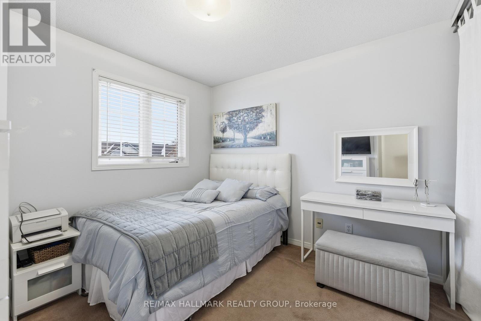 142 Inverkip Avenue, Ottawa, ON - Indoor Photo Showing Bedroom
