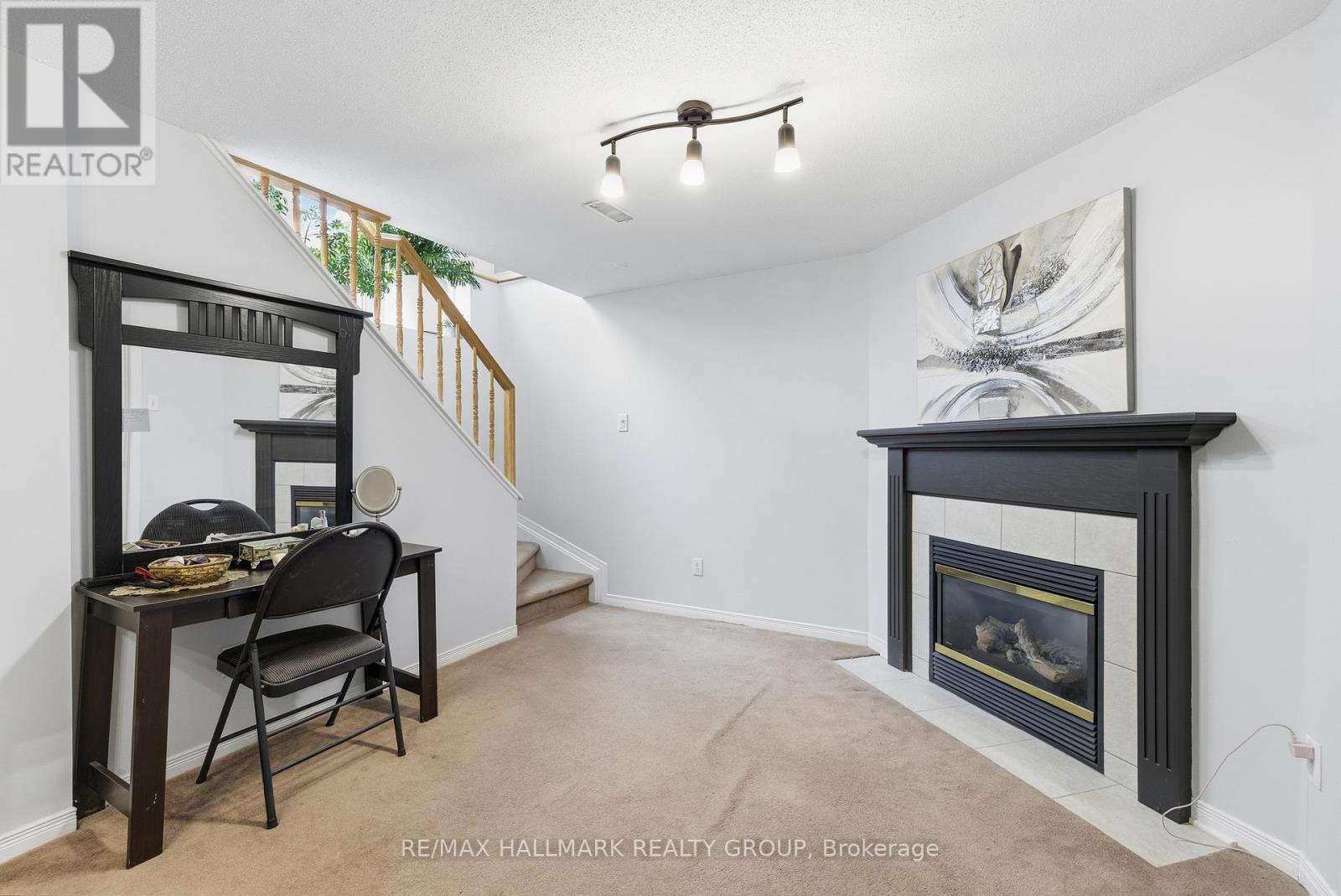 142 Inverkip Avenue, Ottawa, ON - Indoor With Fireplace