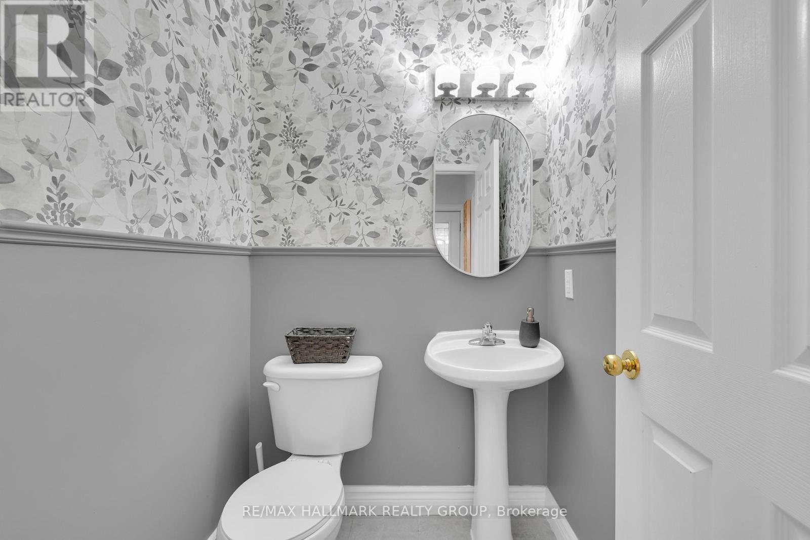 142 Inverkip Avenue, Ottawa, ON - Indoor Photo Showing Bathroom