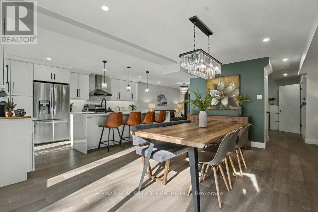 166 Westvale Drive, Waterloo, ON - Indoor Photo Showing Dining Room