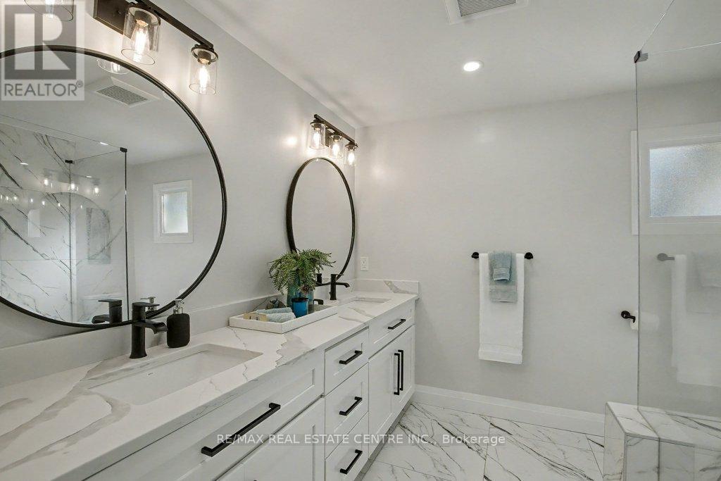 166 Westvale Drive, Waterloo, ON - Indoor Photo Showing Bathroom