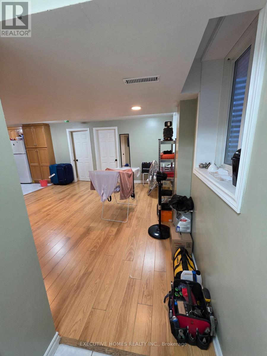 35 Claudette Gate, Hamilton, ON - Indoor Photo Showing Other Room