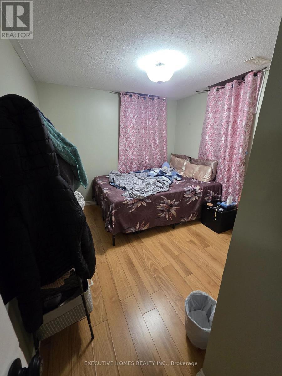 35 Claudette Gate, Hamilton, ON - Indoor Photo Showing Bedroom
