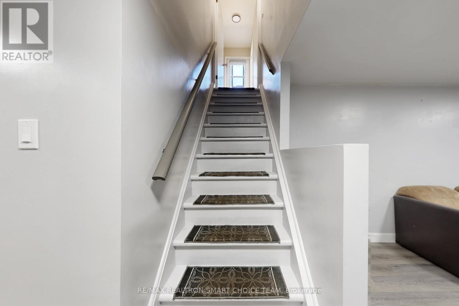 16 Frith Road, Toronto, ON - Indoor Photo Showing Other Room