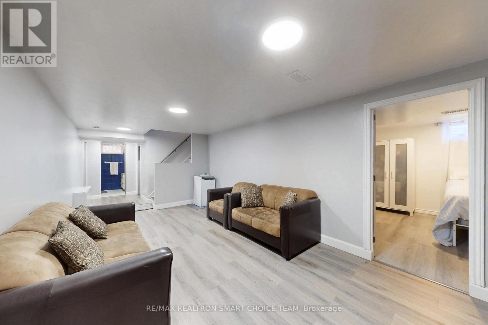 16 Frith Road, Toronto, ON - Indoor