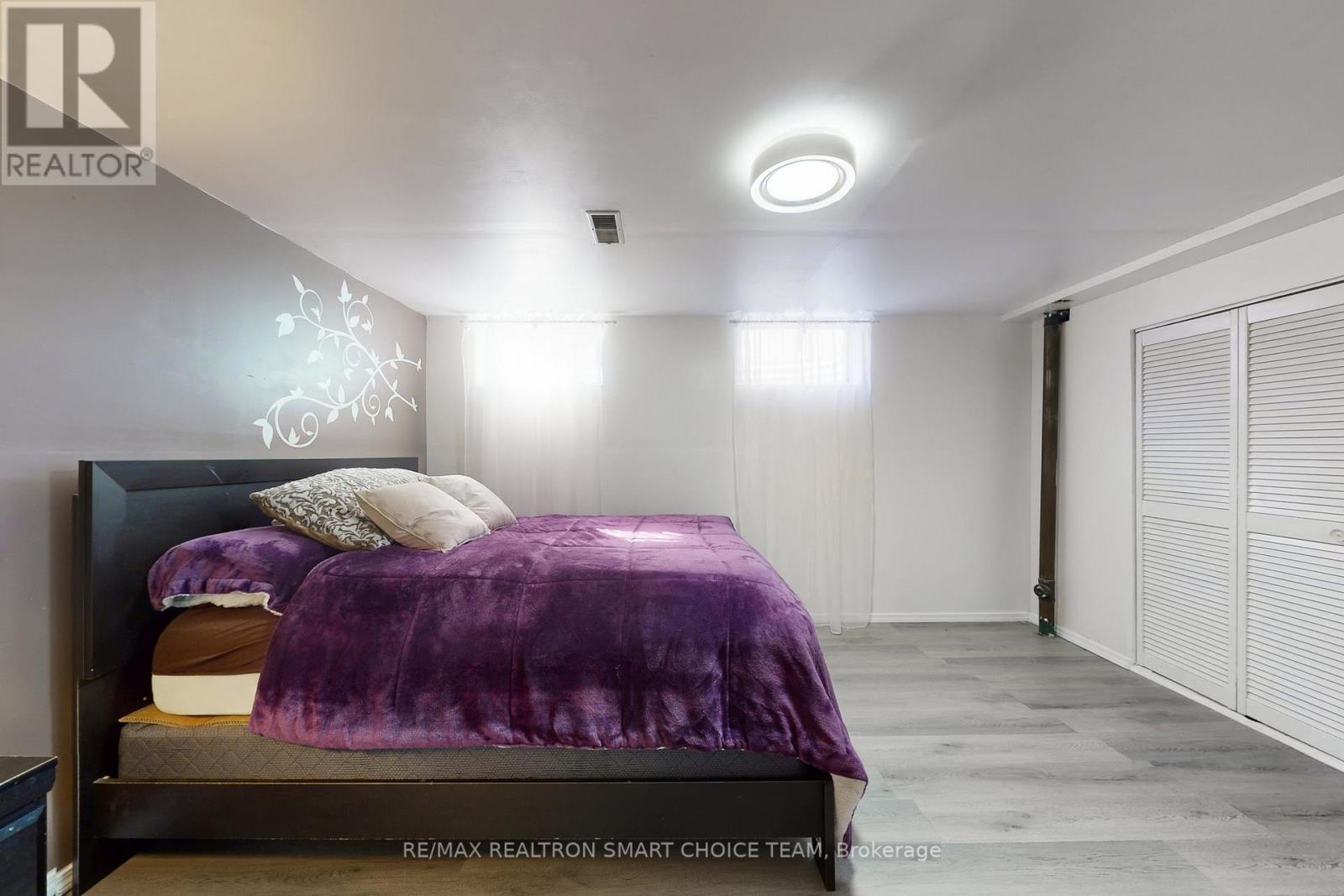 16 Frith Road, Toronto, ON - Indoor Photo Showing Bedroom