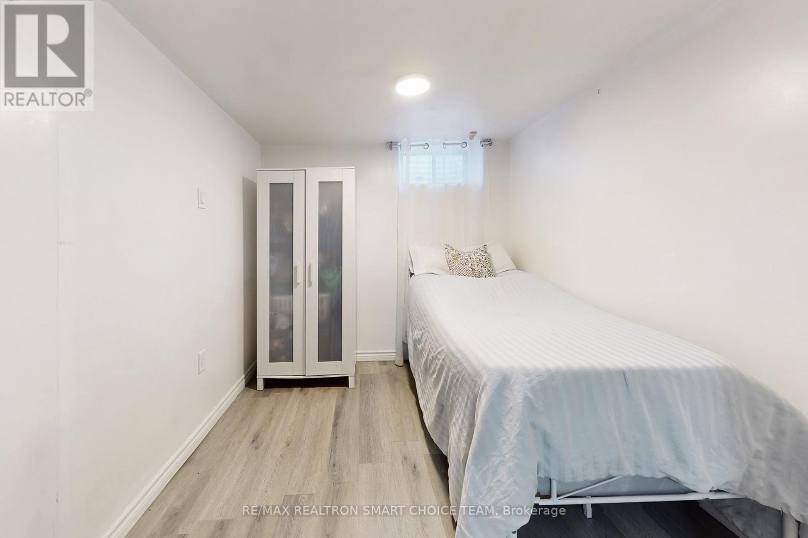 16 Frith Road, Toronto, ON - Indoor Photo Showing Bedroom