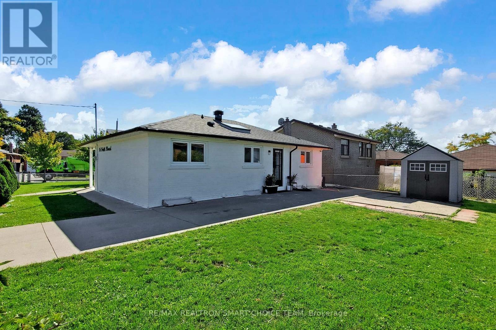 16 Frith Road, Toronto, ON - Outdoor