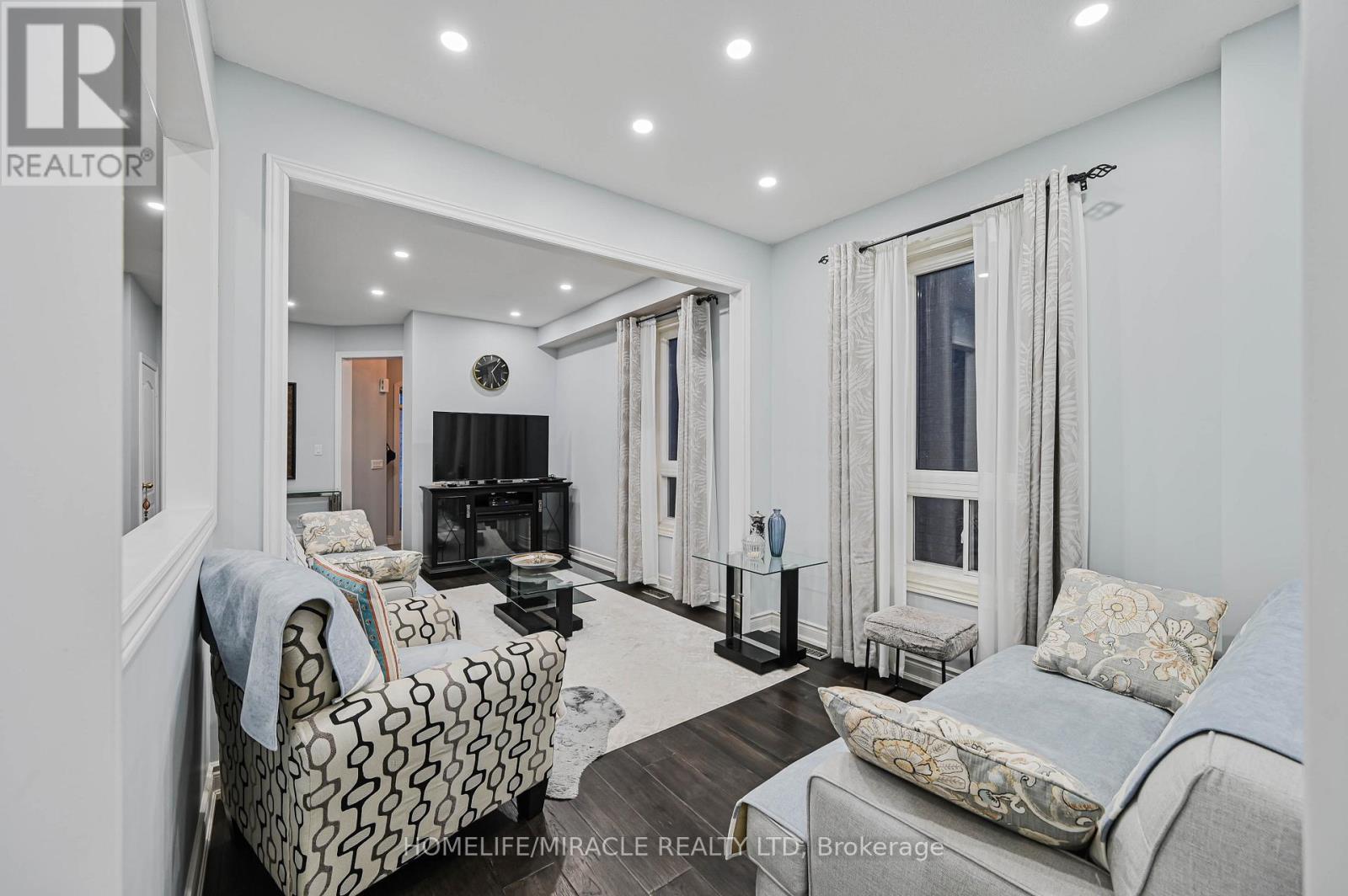 3420 Fountain Park Avenue, Mississauga, ON - Indoor