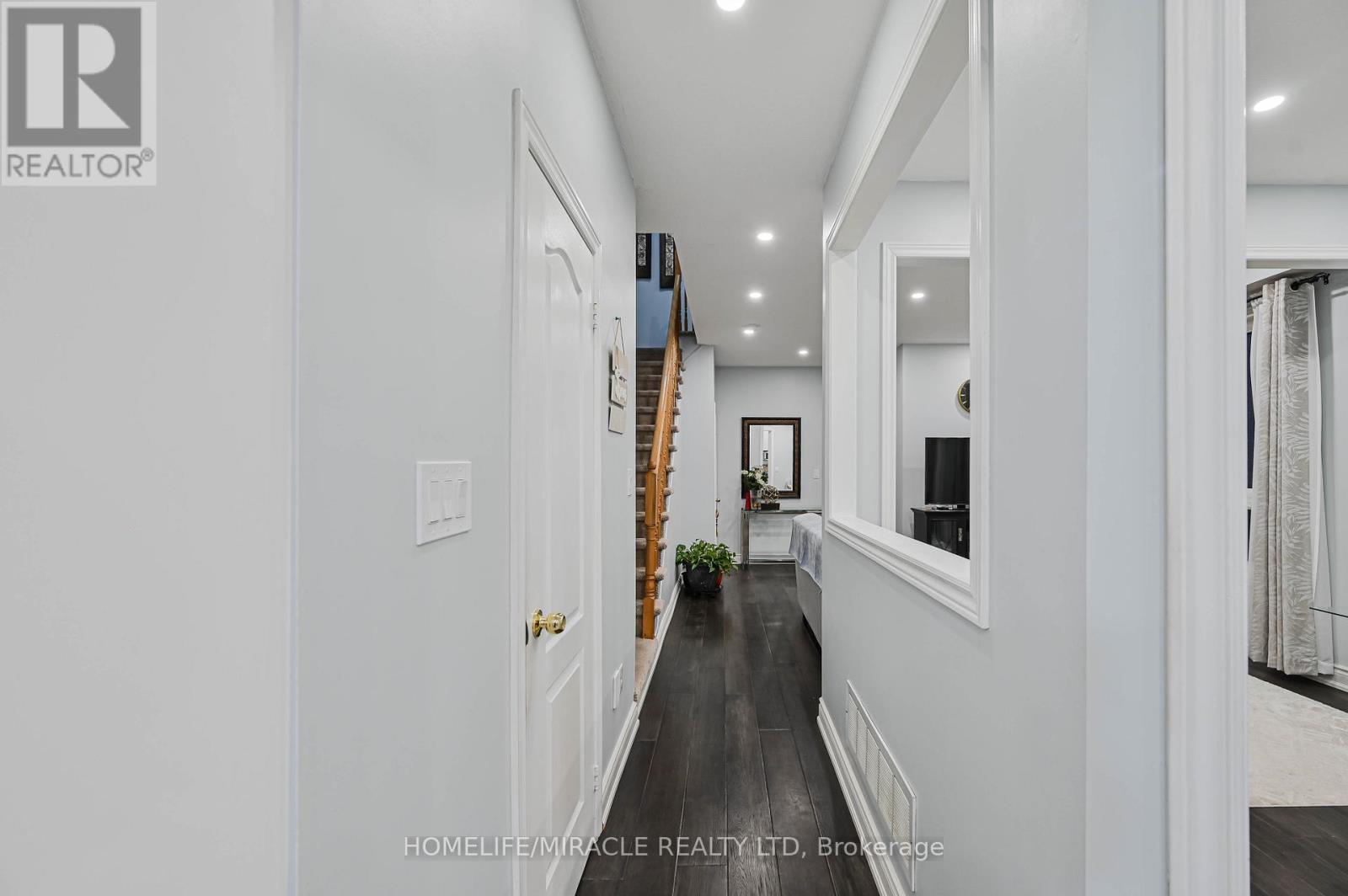 3420 Fountain Park Avenue, Mississauga, ON - Indoor Photo Showing Other Room