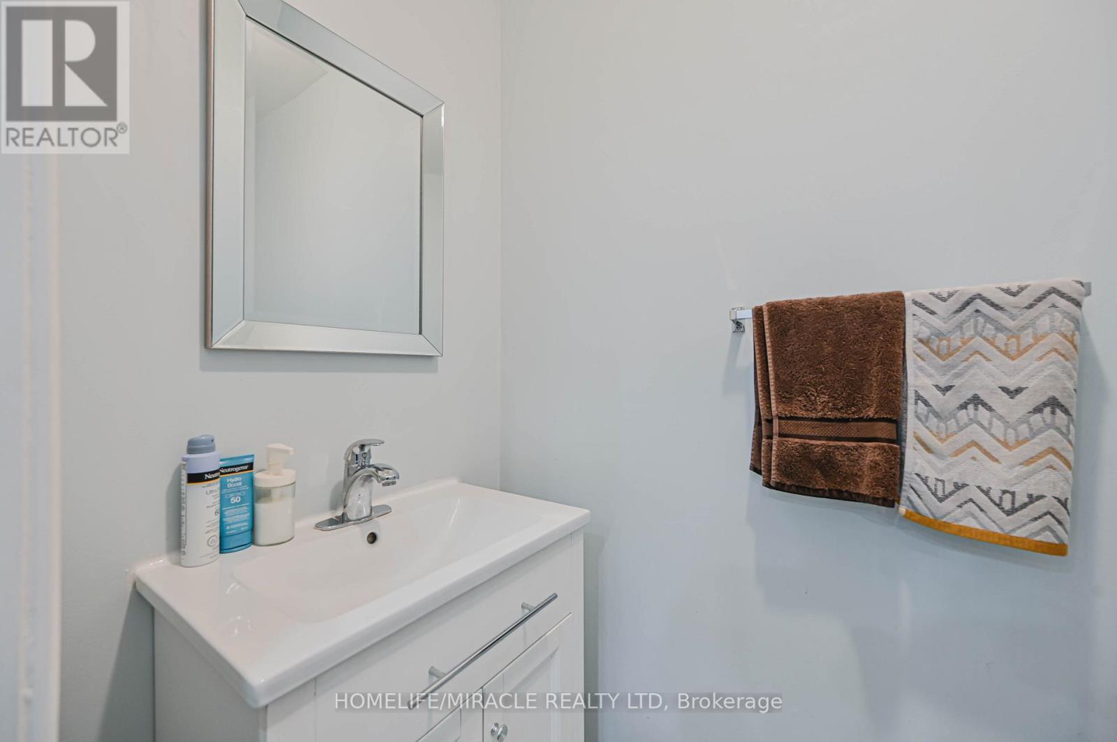 3420 Fountain Park Avenue, Mississauga, ON - Indoor Photo Showing Bathroom
