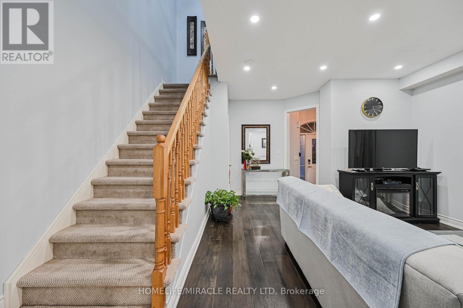 3420 Fountain Park Avenue, Mississauga, ON - Indoor Photo Showing Other Room