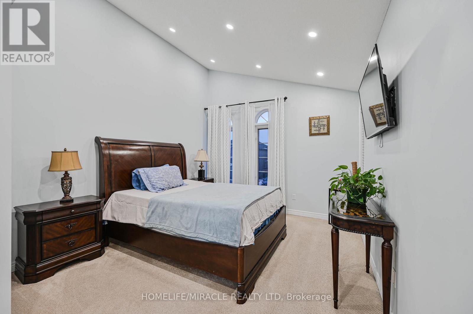 3420 Fountain Park Avenue, Mississauga, ON - Indoor Photo Showing Bedroom
