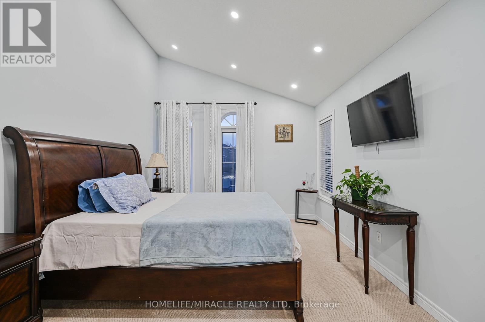 3420 Fountain Park Avenue, Mississauga, ON - Indoor Photo Showing Bedroom