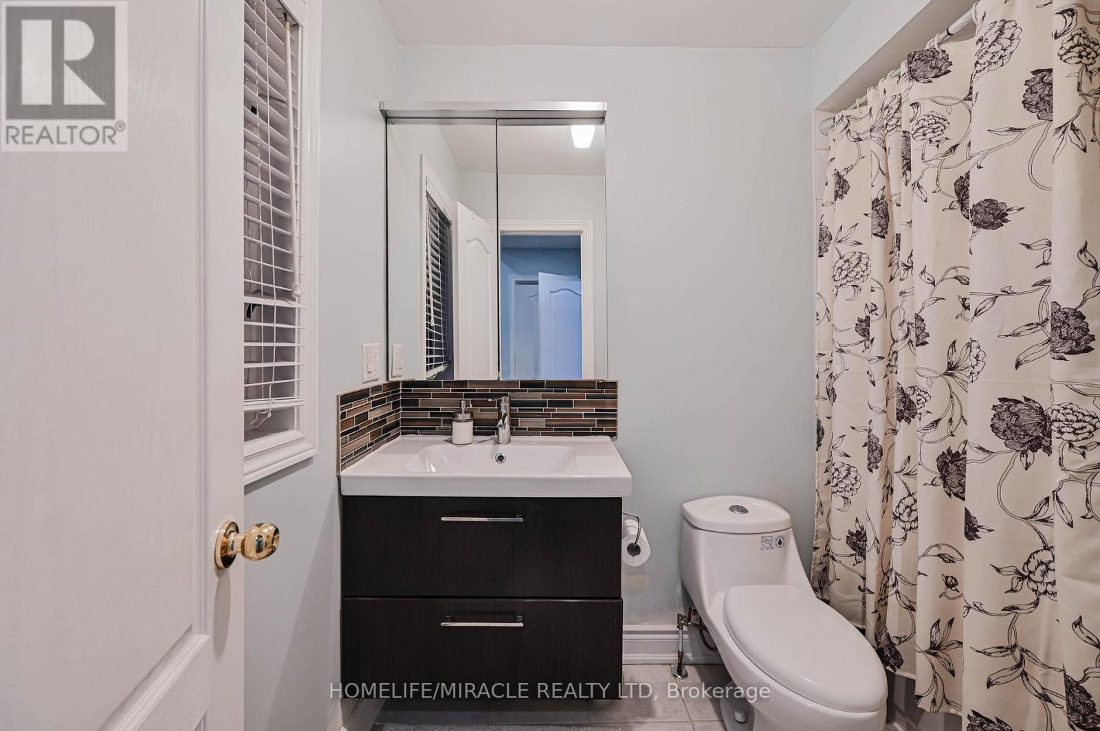 3420 Fountain Park Avenue, Mississauga, ON - Indoor Photo Showing Bathroom