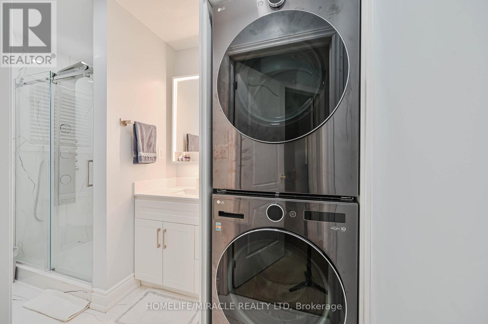 3420 Fountain Park Avenue, Mississauga, ON - Indoor Photo Showing Laundry Room