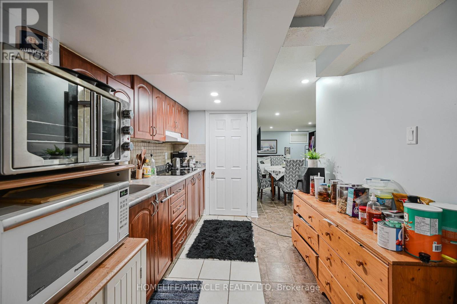 3420 Fountain Park Avenue, Mississauga, ON - Indoor