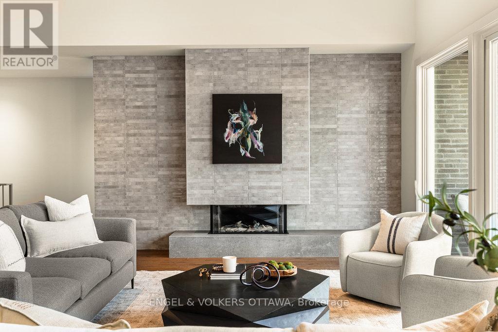 291 Billings Avenue, Ottawa, ON - Indoor Photo Showing Living Room With Fireplace