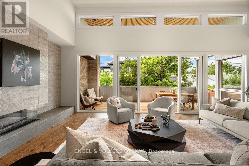 291 Billings Avenue, Ottawa, ON - Indoor Photo Showing Living Room