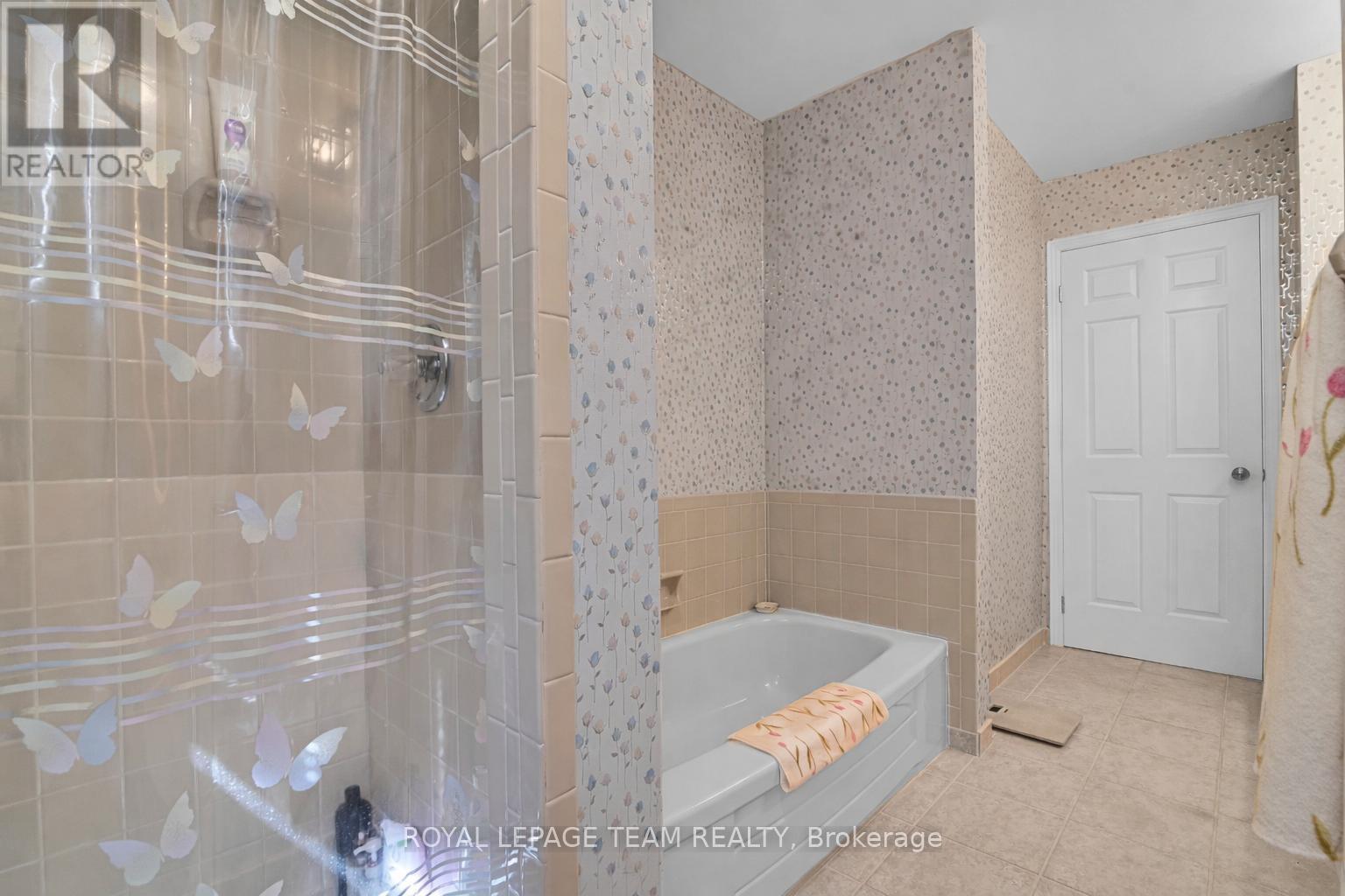 64 Lillico Drive, Ottawa, ON - Indoor Photo Showing Bathroom