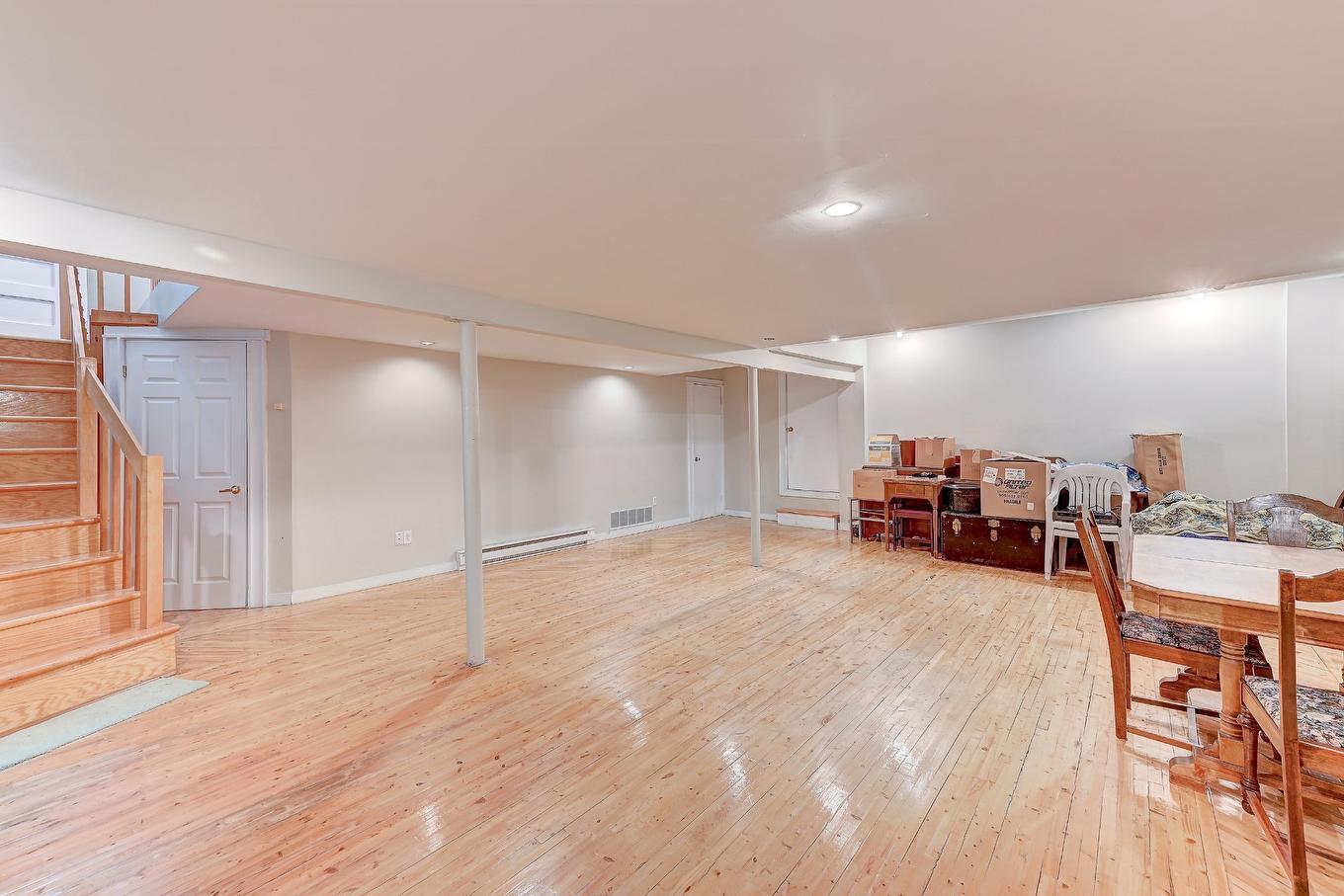 Salle familiale - 6000 Rue Verlaine, Brossard, QC - Indoor