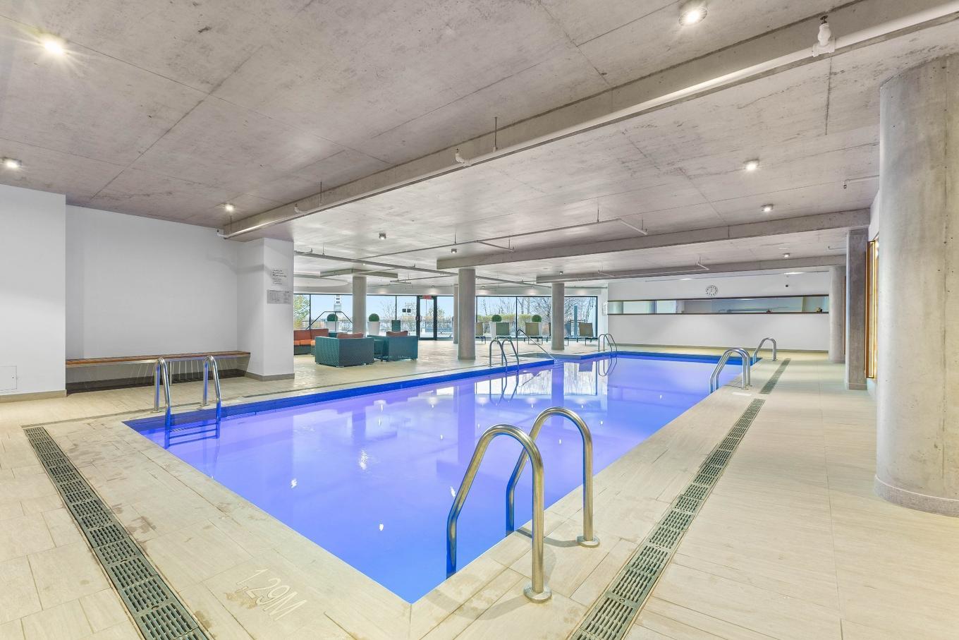 Piscine - 2709-299 Rue De La Rotonde, Montréal (Verdun/Île-Des-Soeurs), QC - Indoor Photo Showing Other Room With In Ground Pool