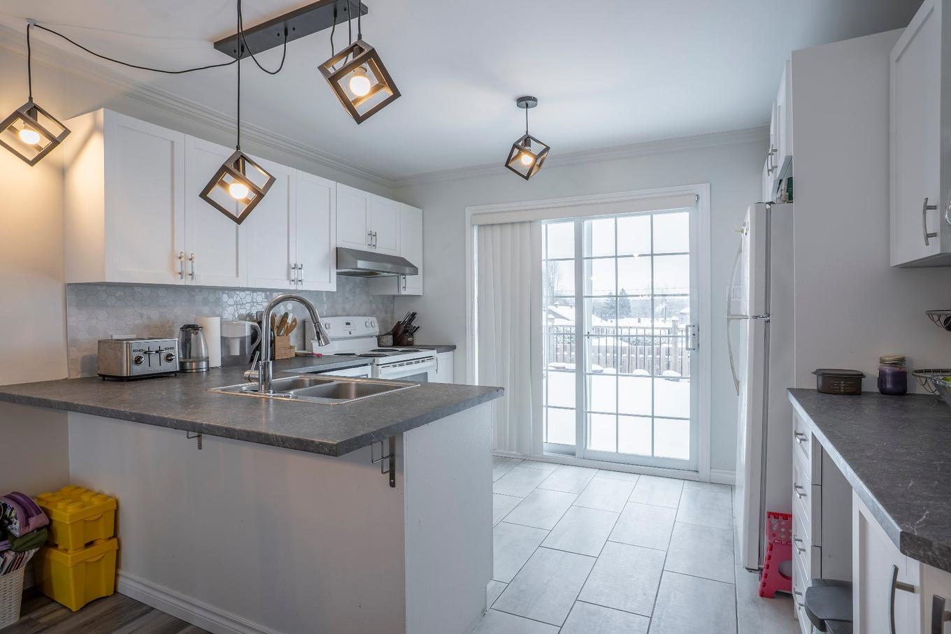 Kitchen - 2760 120E Rue, Saint-Georges, QC - Indoor Photo Showing Kitchen With Double Sink