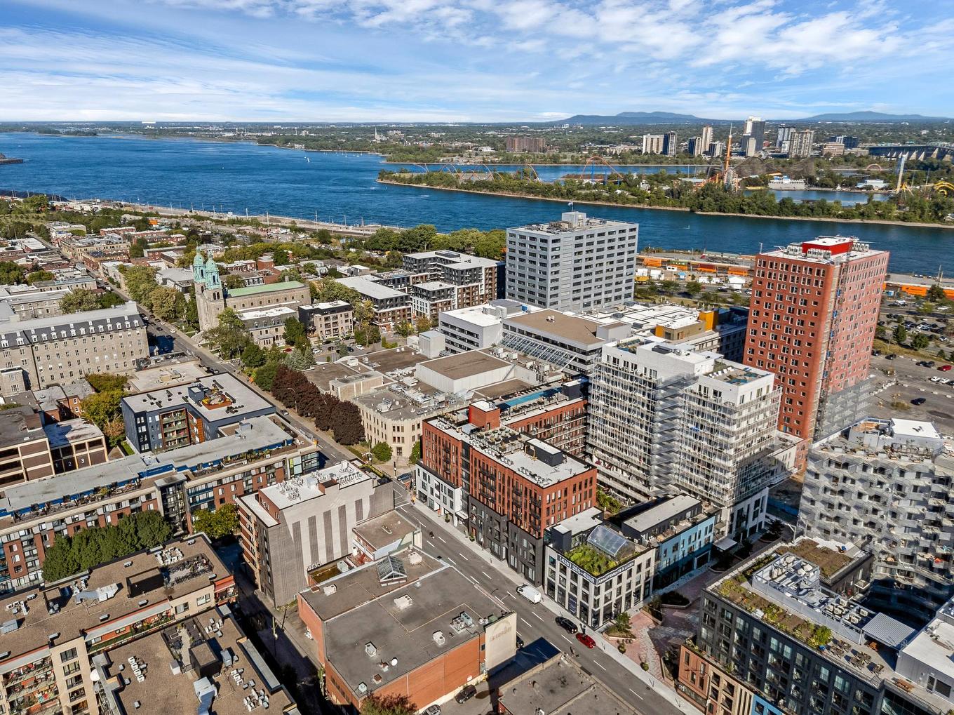 Aerial photo - 737-2180 Rue Ste-Catherine E., Montréal (Ville-Marie), QC - Outdoor With Body Of Water With View