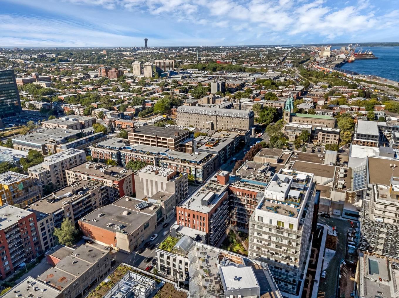 Aerial photo - 737-2180 Rue Ste-Catherine E., Montréal (Ville-Marie), QC - Outdoor With View