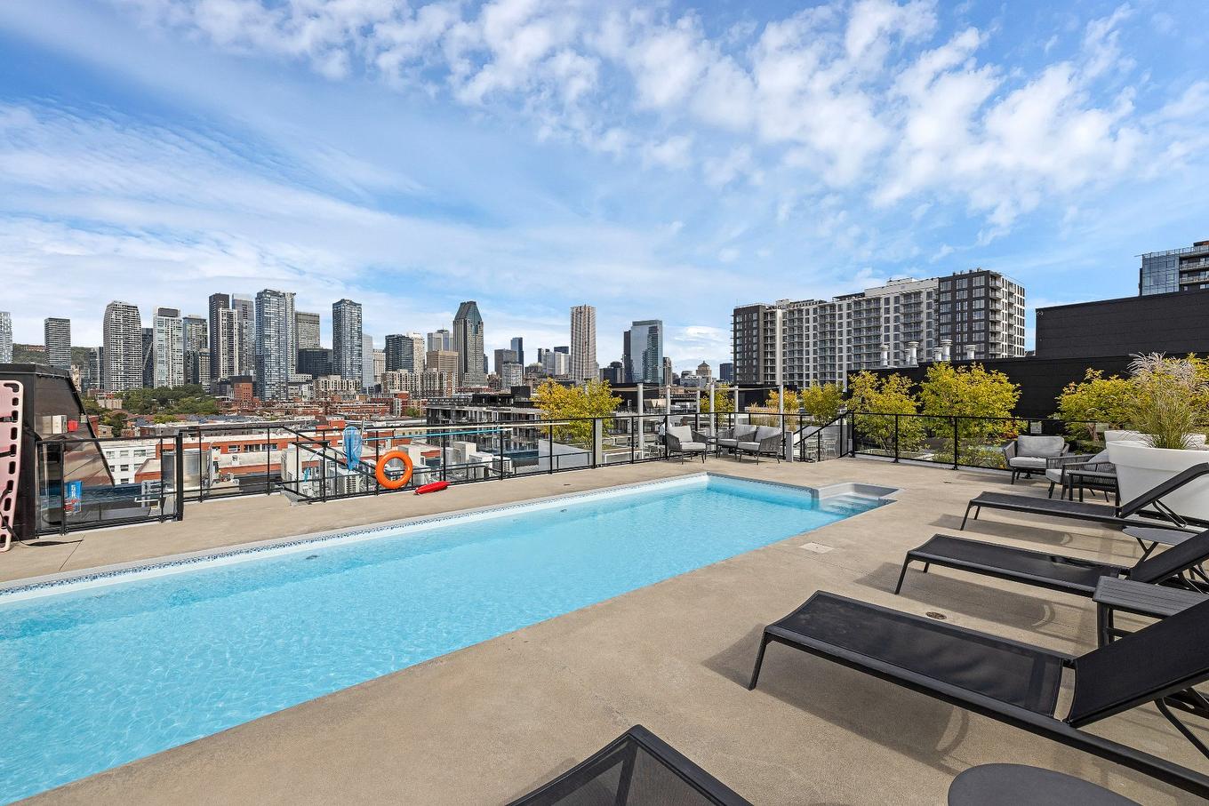 Piscine - 218-1550 Rue Des Bassins, Montréal (Le Sud-Ouest), QC - Outdoor With In Ground Pool With View