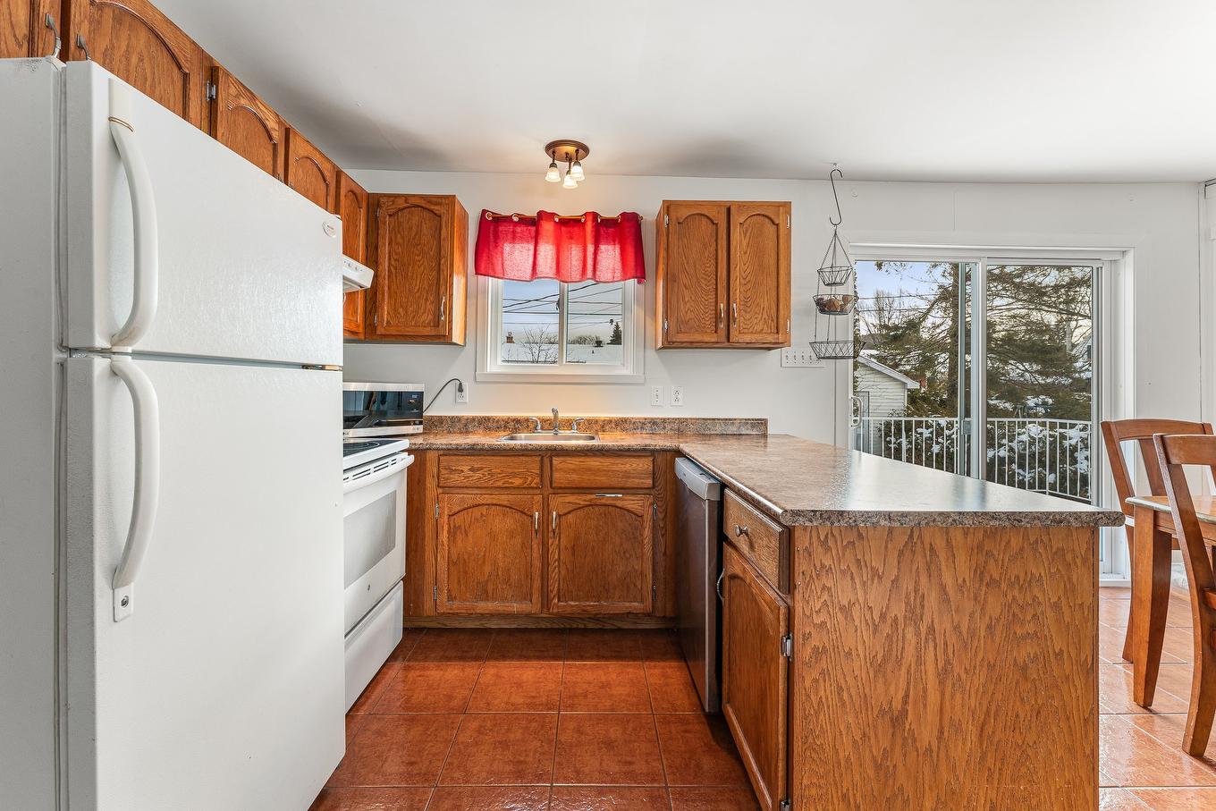 Cuisine - 1550 Rue Bonsecours, Sherbrooke (Les Nations), QC - Indoor Photo Showing Kitchen With Double Sink