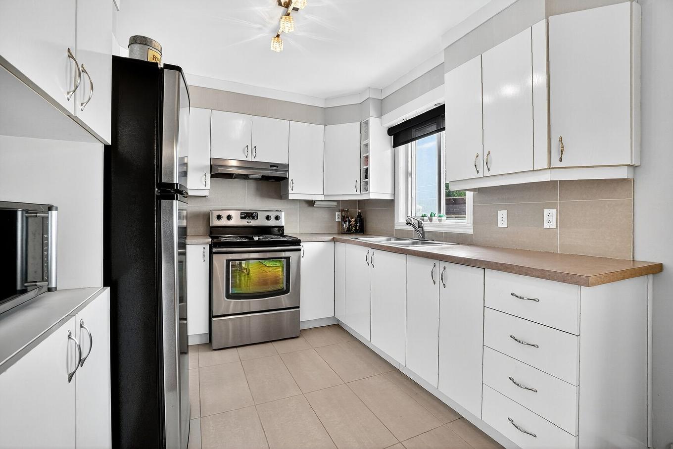 Cuisine - 261 Rue François-Grenier, Repentigny (Repentigny), QC - Indoor Photo Showing Kitchen With Double Sink