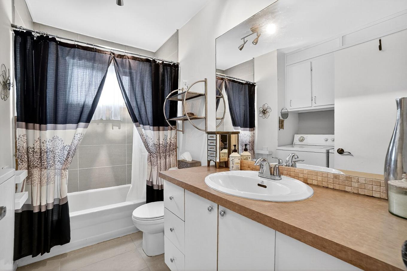 Salle de bains - 261 Rue François-Grenier, Repentigny (Repentigny), QC - Indoor Photo Showing Bathroom