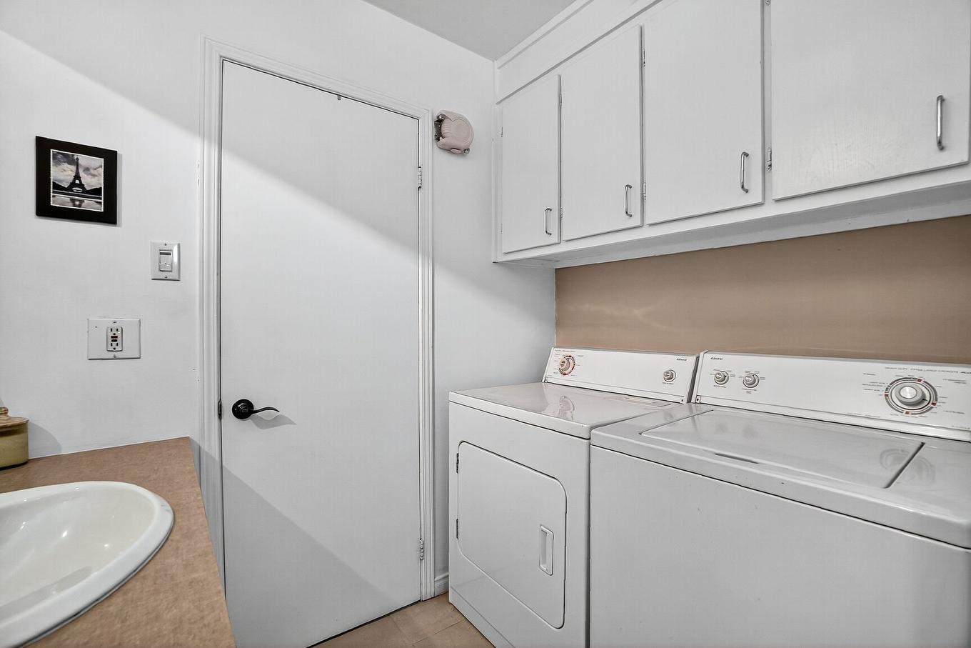 Salle de bains - 261 Rue François-Grenier, Repentigny (Repentigny), QC - Indoor Photo Showing Laundry Room