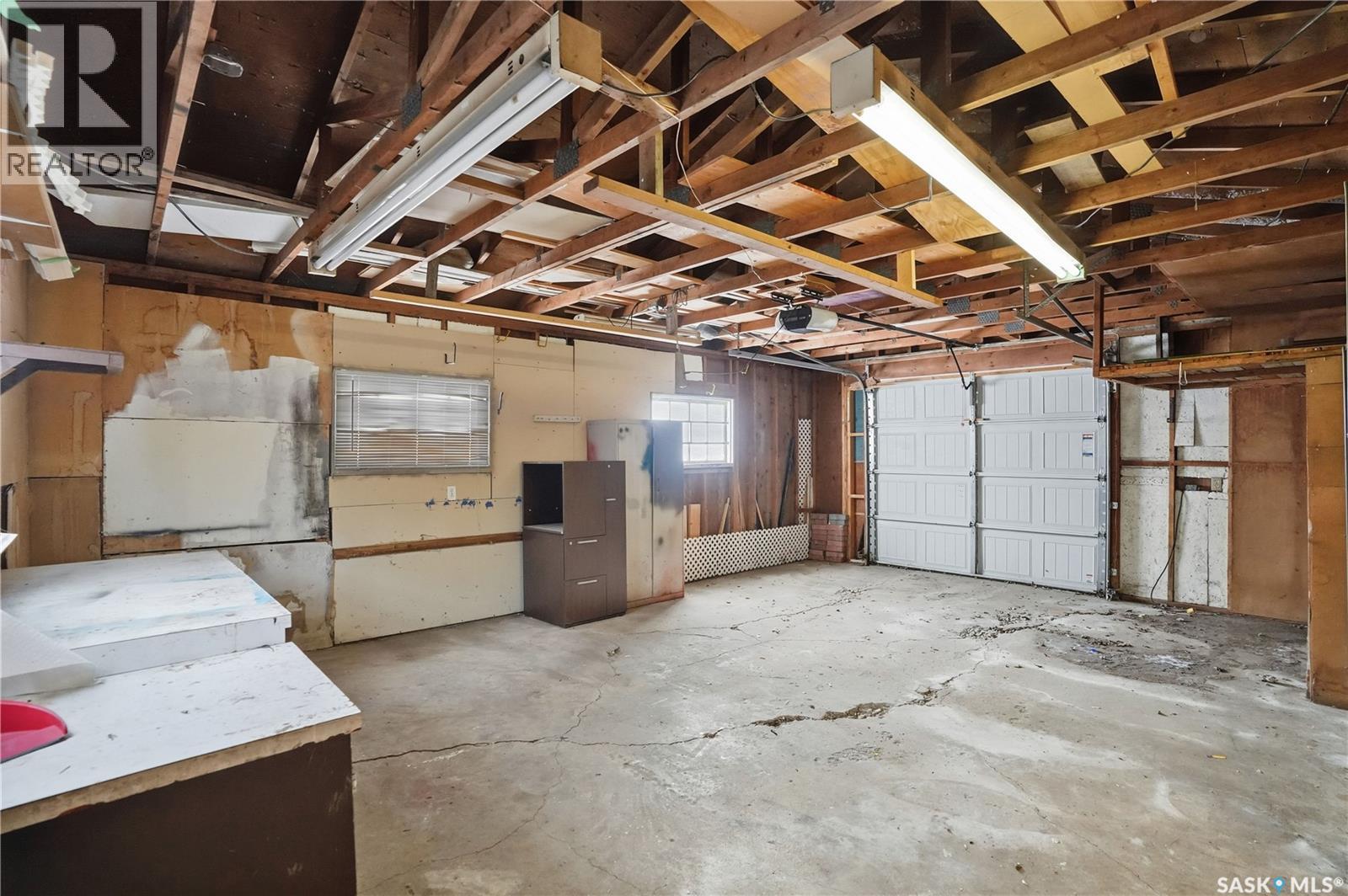 23 Ingersoll Crescent, Regina, SK - Indoor Photo Showing Garage