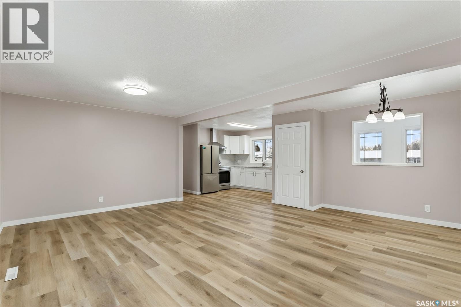 313 3Rd Avenue E, Shellbrook, SK - Indoor