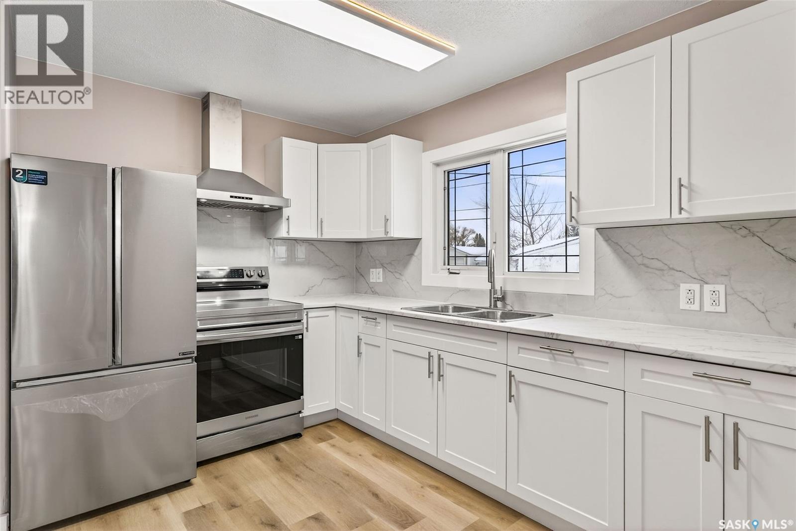 313 3Rd Avenue E, Shellbrook, SK - Indoor Photo Showing Kitchen With Double Sink