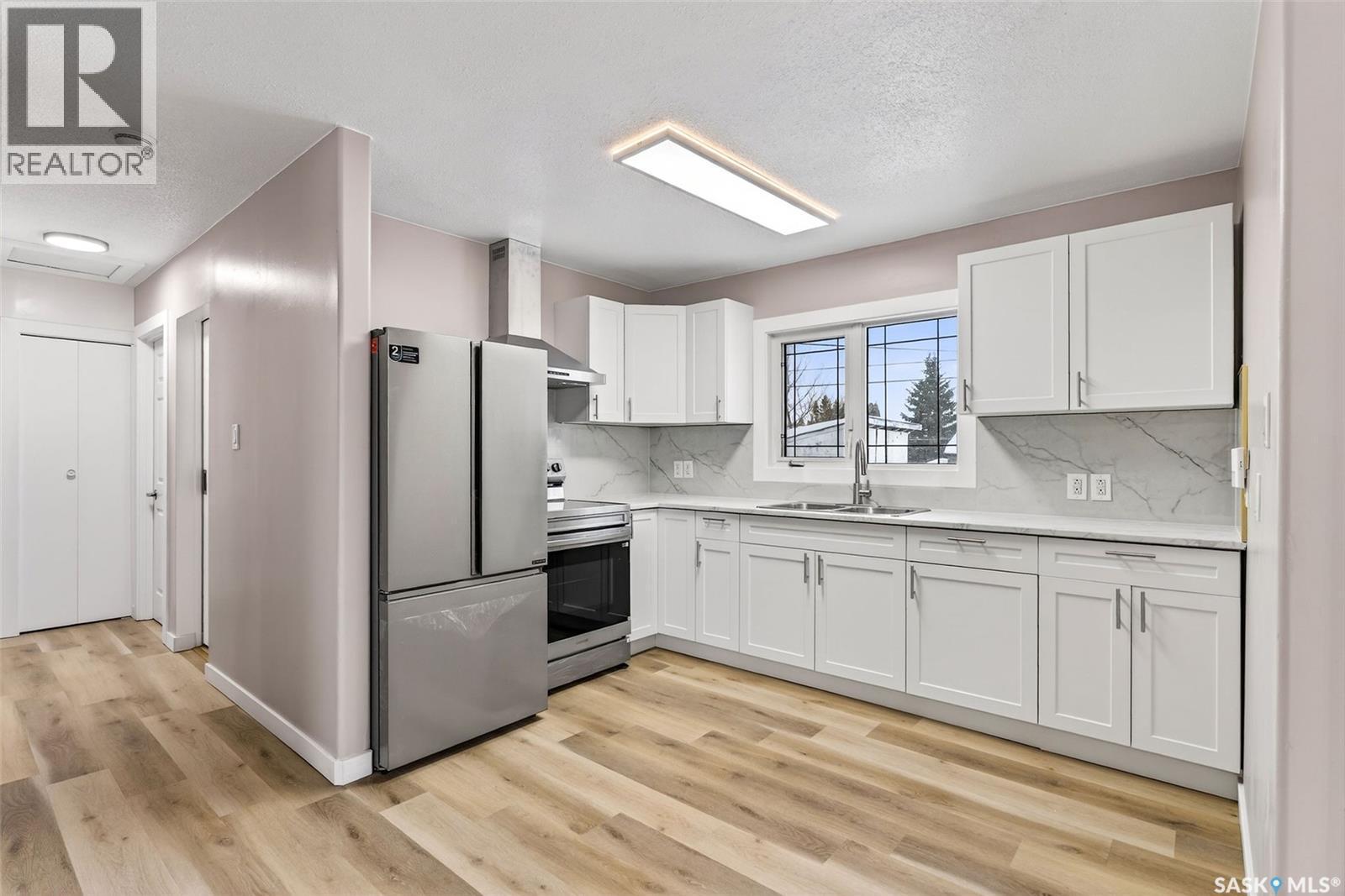 313 3Rd Avenue E, Shellbrook, SK - Indoor Photo Showing Kitchen With Double Sink