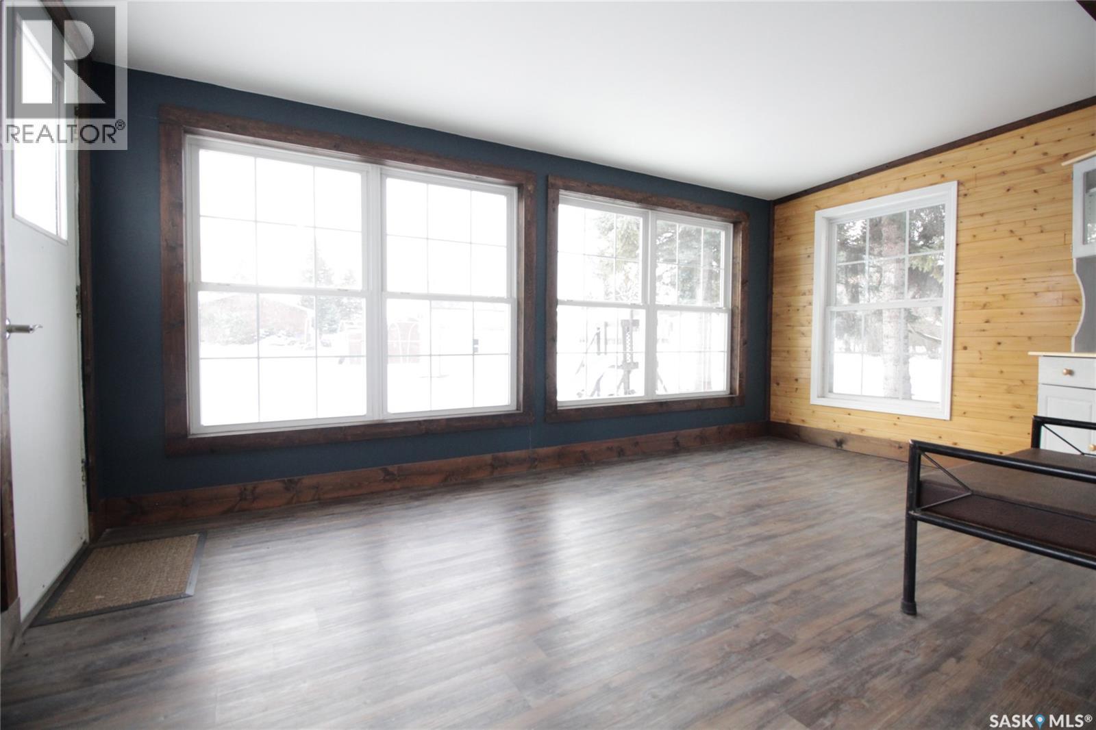 302 3Rd Avenue, Whitewood, SK - Indoor Photo Showing Other Room