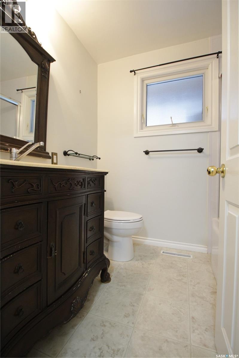 302 3Rd Avenue, Whitewood, SK - Indoor Photo Showing Bathroom