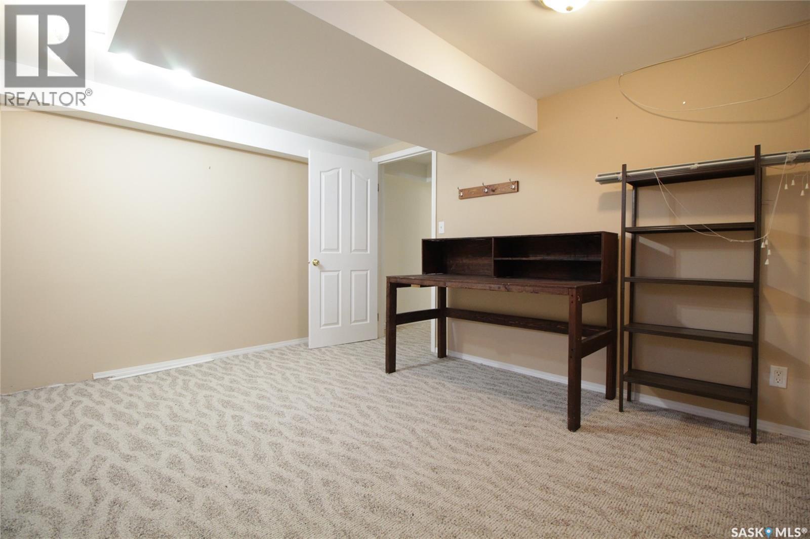 302 3Rd Avenue, Whitewood, SK - Indoor