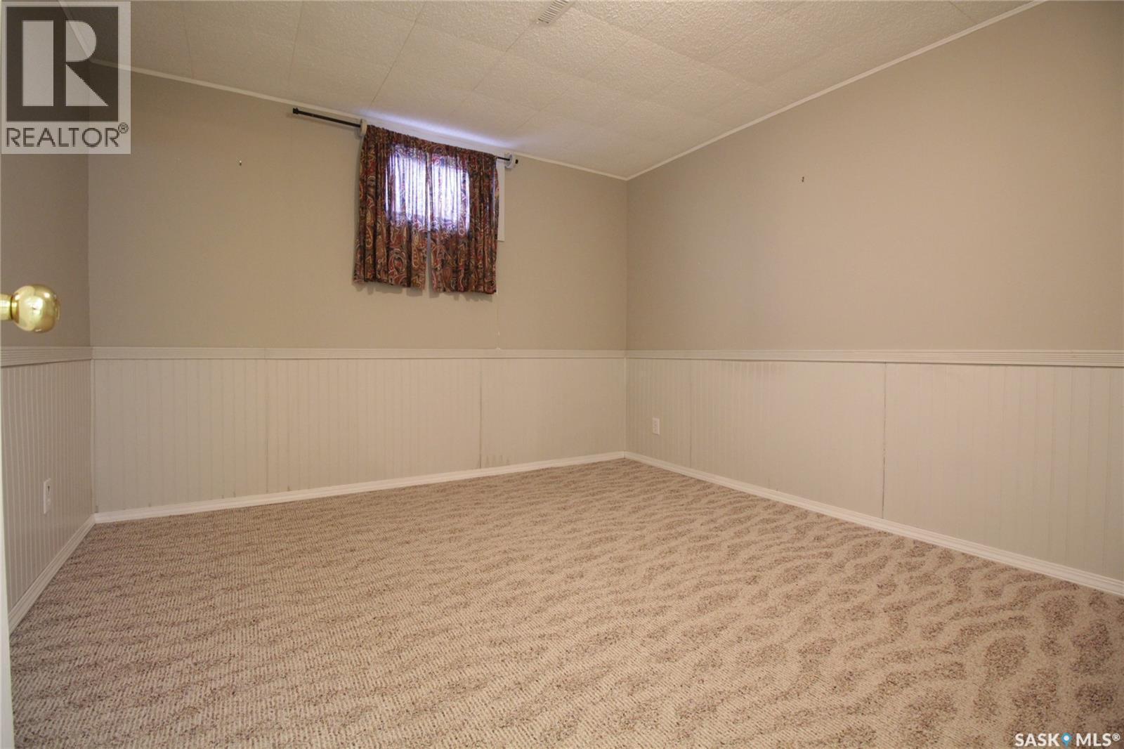 302 3Rd Avenue, Whitewood, SK - Indoor Photo Showing Other Room